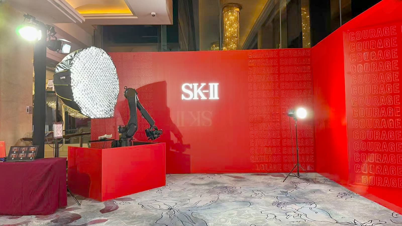 Robot Arm Red-Carpet Film