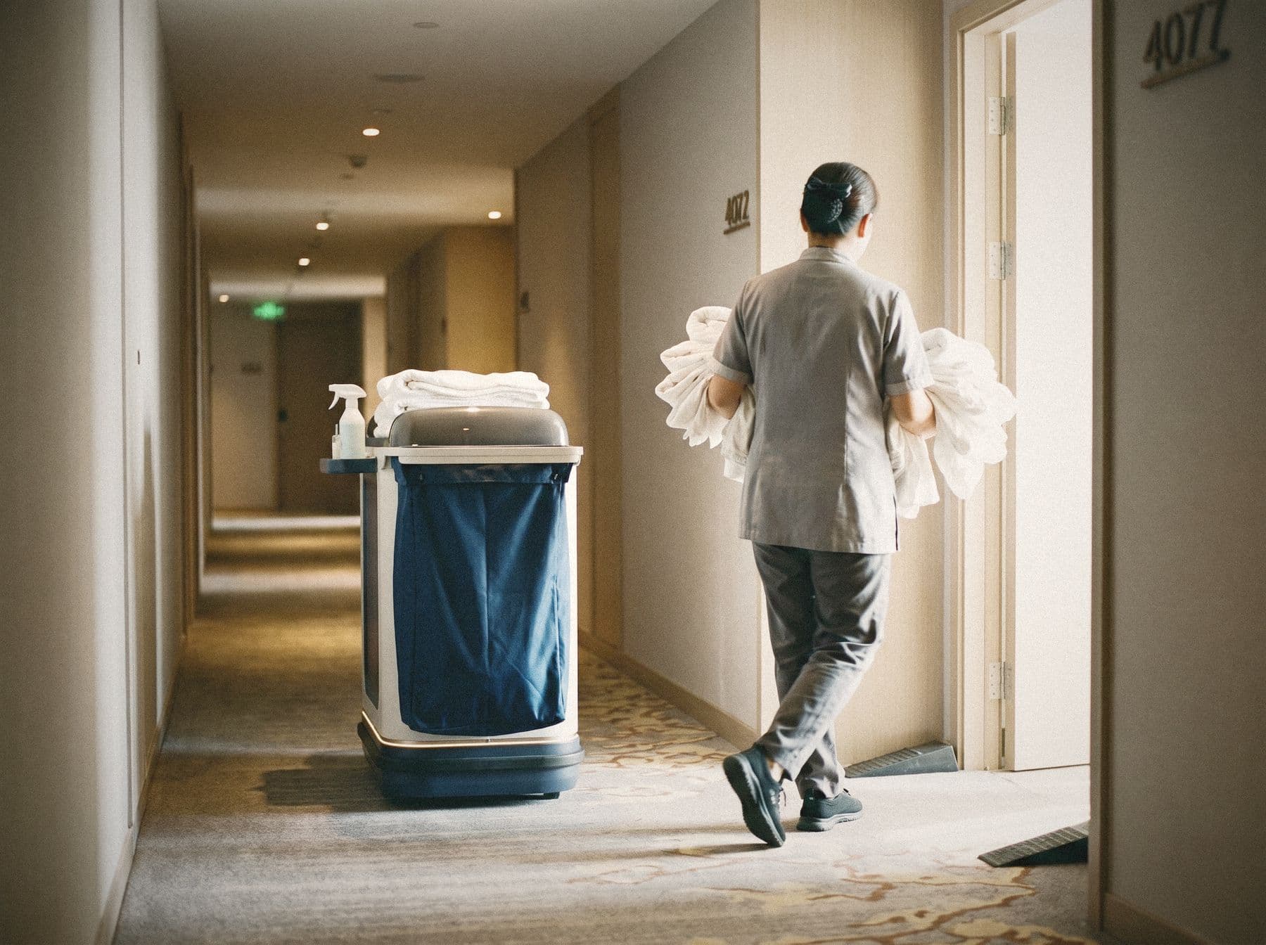 Linen robot at work: housekeeping support